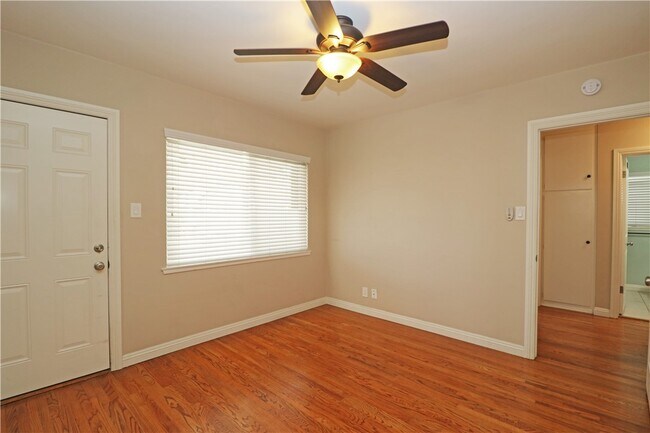 Building Photo - 412 Catalpa Ave