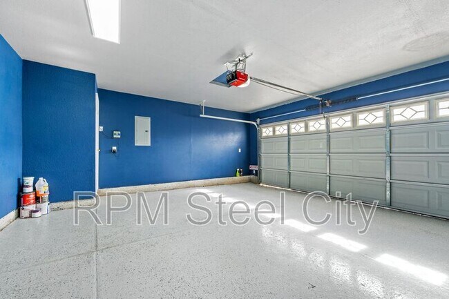 Building Photo - 2231 Meadowlark Ln