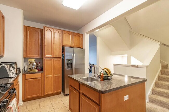 Building Photo - 721 Summit Ln