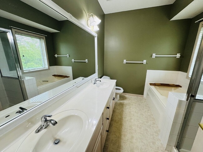 Building Photo - 9120 Trotters Ln