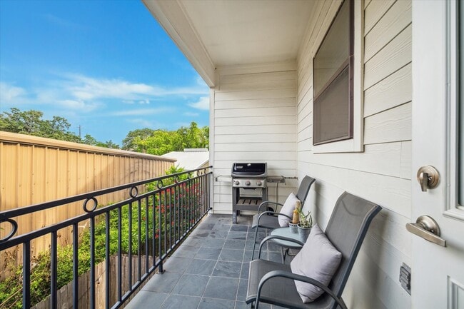 Building Photo - 829 Wakefield Dr