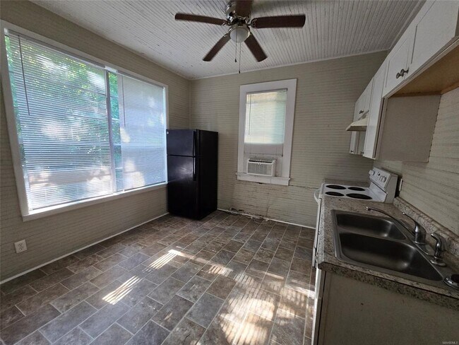 Building Photo - 2302 Plum St