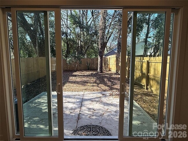 Building Photo - 612 Ambassador St