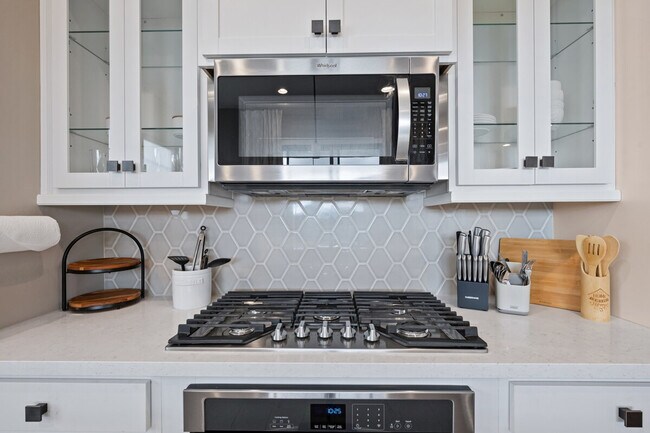 Building Photo - 1913 E Rosemary Dr