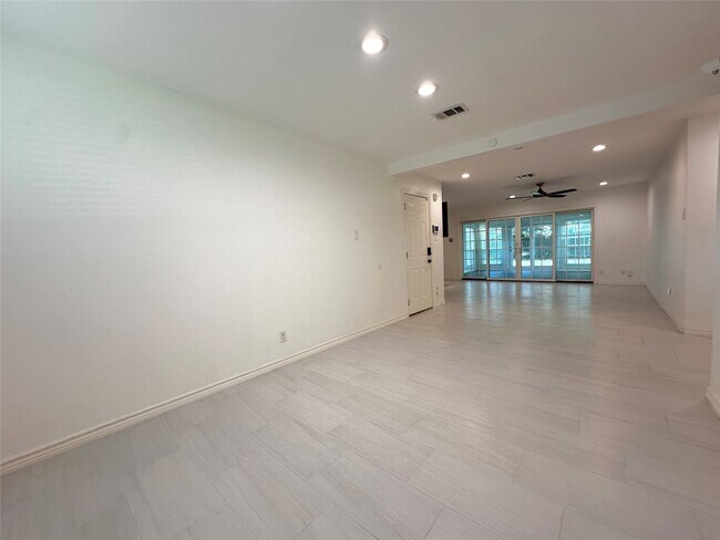 Building Photo - 9626 Highmeadow Dr
