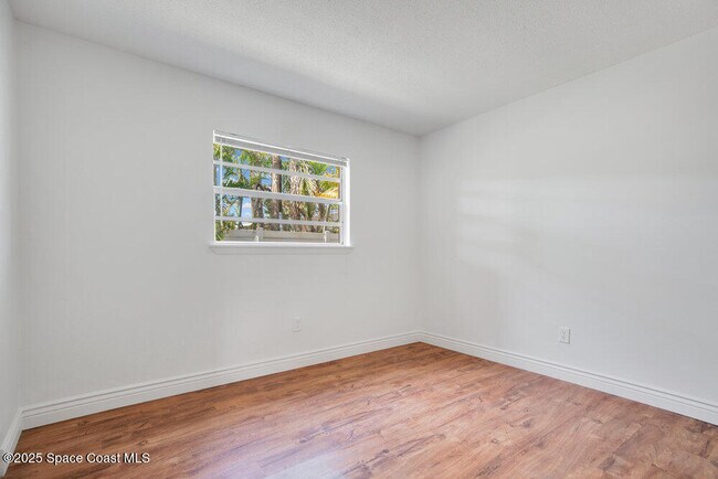 Building Photo - 401 Monroe Ave