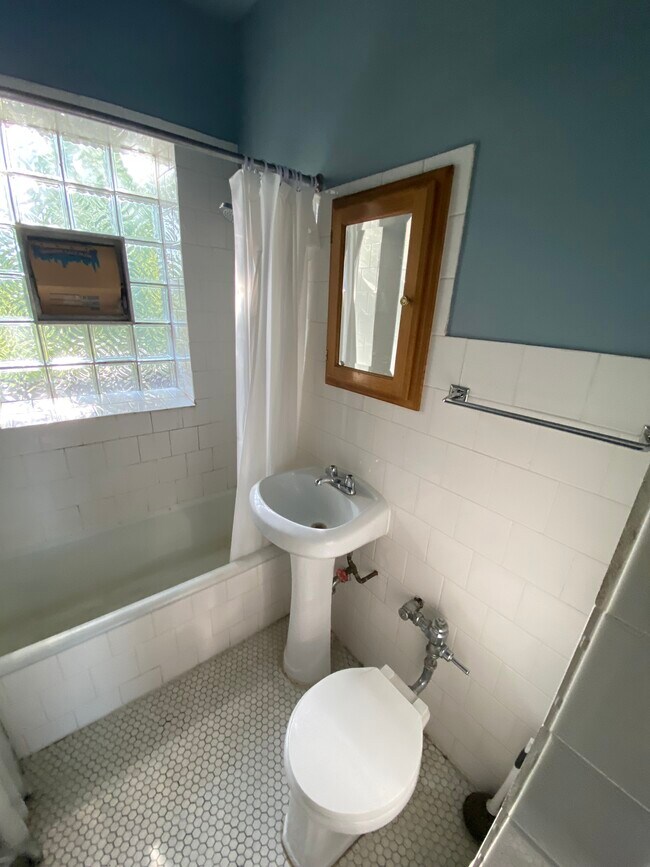 Building Photo - 4310 N Pulaski Rd