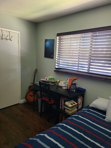 Building Photo - 644 E Birch St