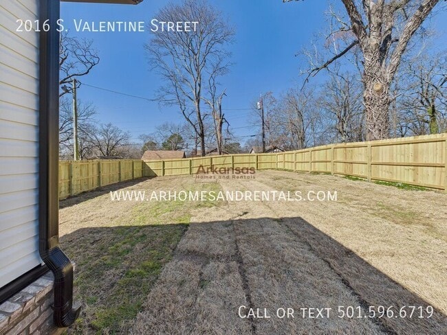 Building Photo - 2016 S Valentine St