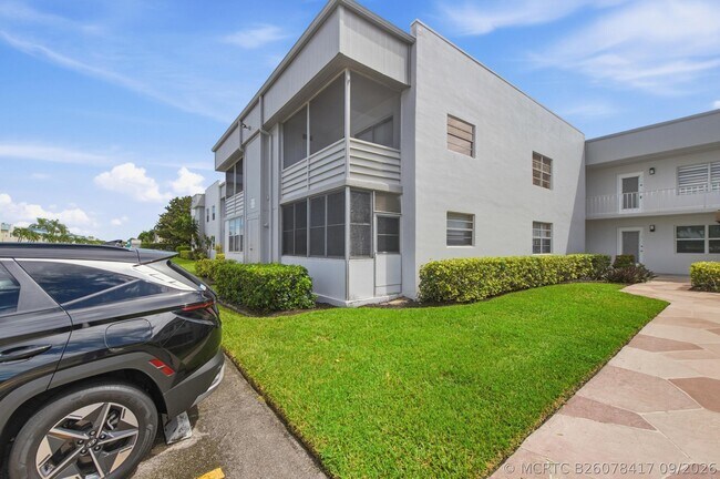 Building Photo - 809 Flanders Q
