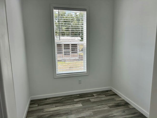 Building Photo - 16731 US-301