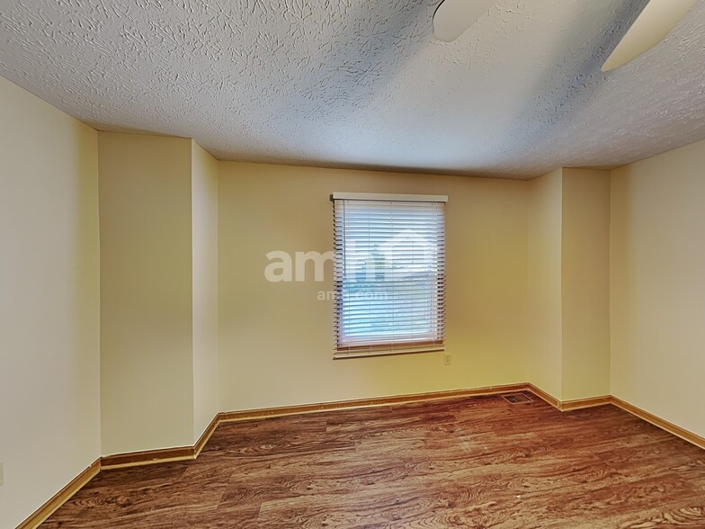 Building Photo - 105 Elmwood St