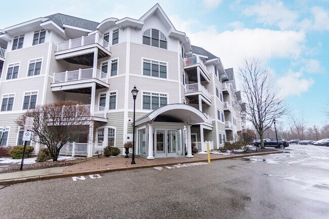 Building Photo - 614 Pond St