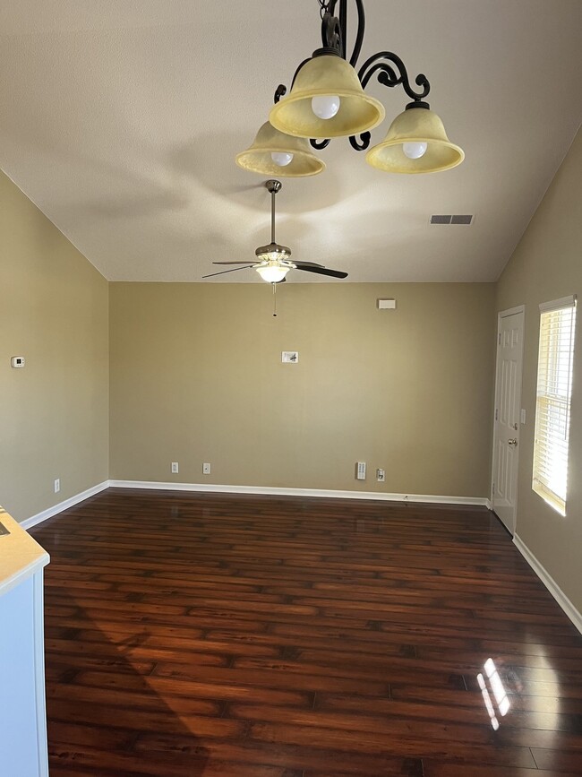 Building Photo - 5070 Boyd Dr