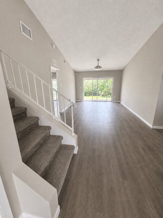 Building Photo - 3174 Beecher Dr E