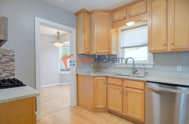 Building Photo - 684 East Ninth Avenue