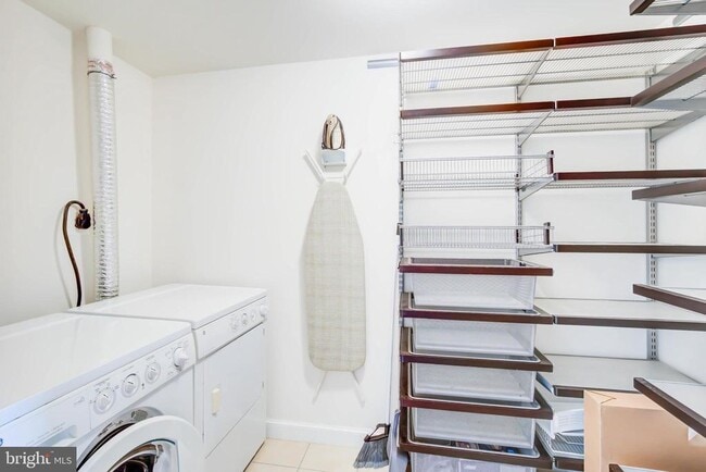 Building Photo - 2451 Midtown Ave