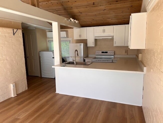Building Photo - Updated Charming Cottage in Downtown Solvang