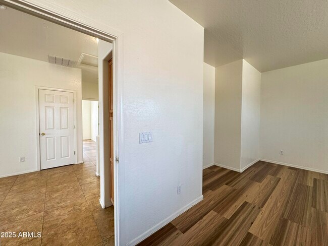 Building Photo - 33433 N Madison Way Dr