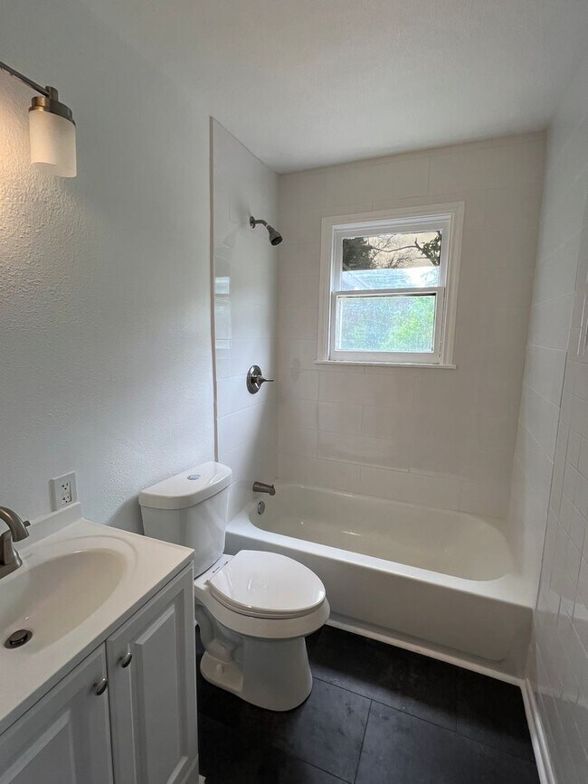 Building Photo - Near Carver Elementary!