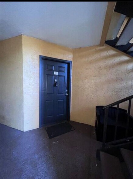 Front entry door - 4658 Commander Dr