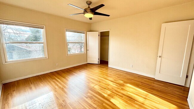 Building Photo - Modern Comfort in the Heart of Hosford Abernethy!