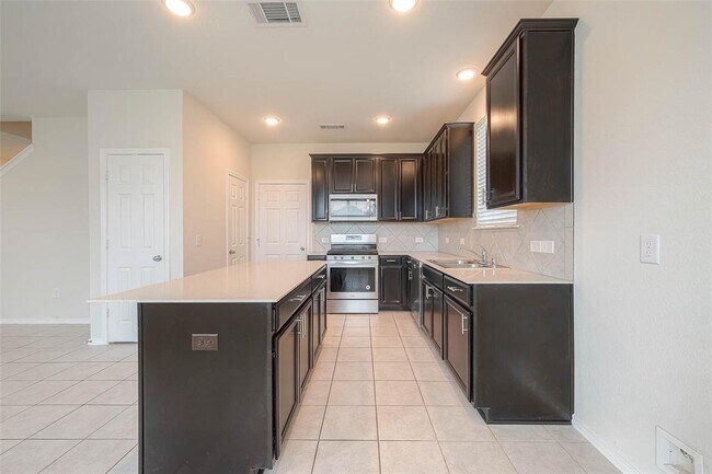 Building Photo - 25635 Royal Catchfly Rd
