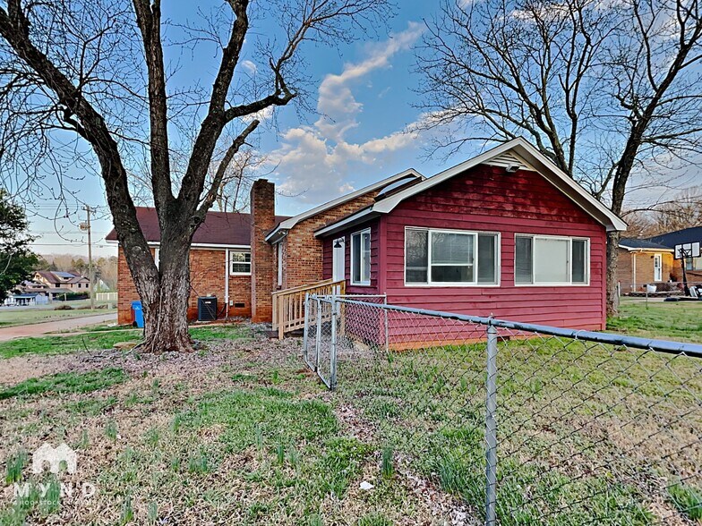 Building Photo - 10724 Arlington Church Rd