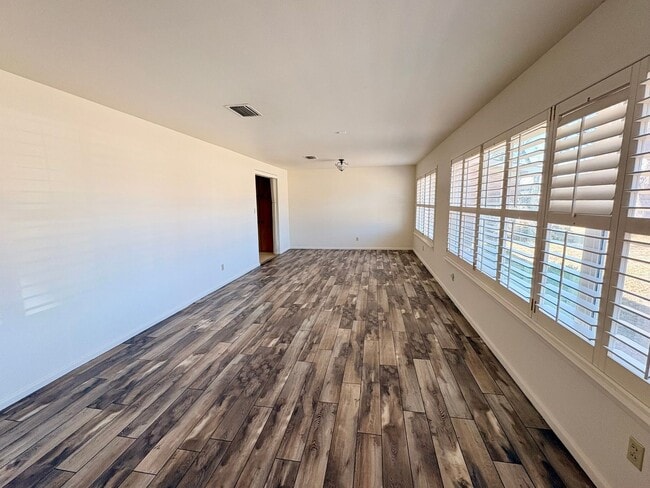 Building Photo - 211 E Alto Dr