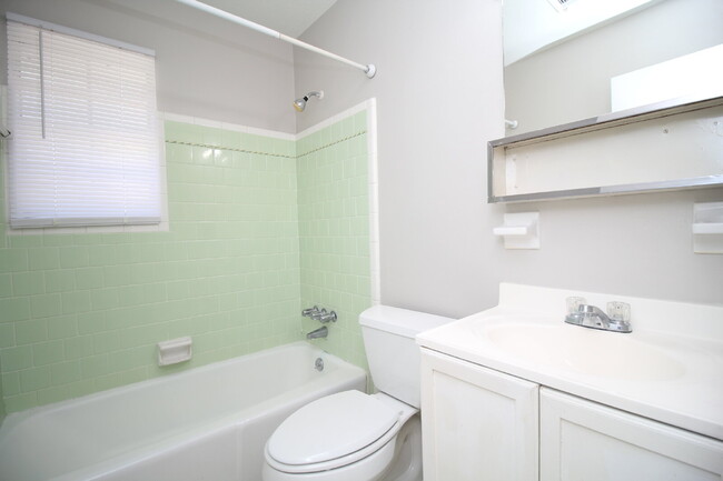 Building Photo - Affordable 2BR Duplex Near UWF — All Tile,...