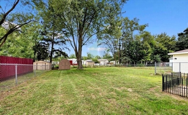 Building Photo - Newly Remodeled 3 Bedroom Kentwood Home! S...