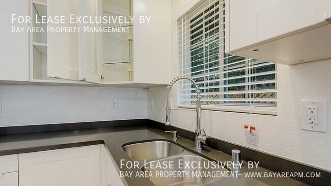 Building Photo - 697 Iris Ave