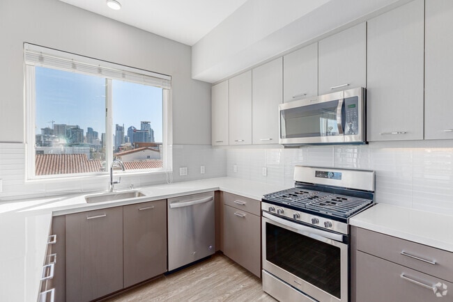 Interior Photo - AV8 Little Italy