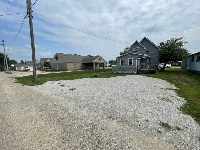 Building Photo - 127 E Main St