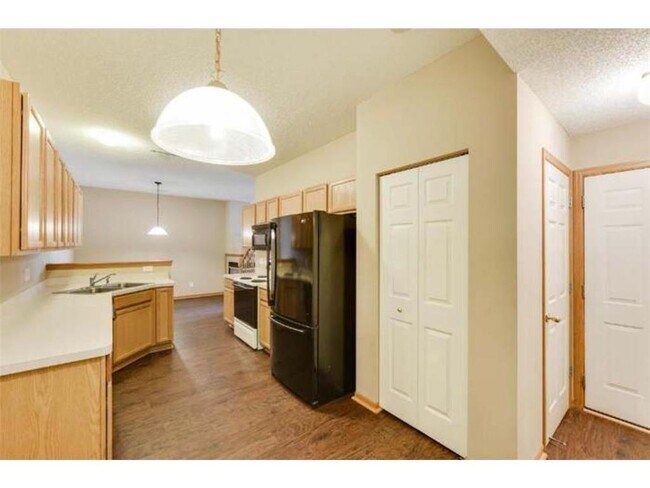 Building Photo - 1604 Liberty Cir