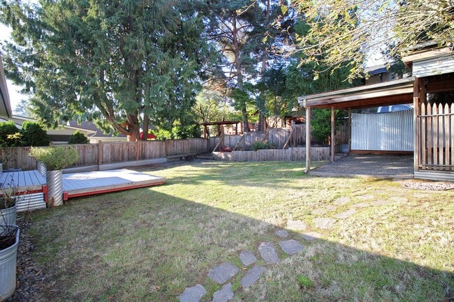 Building Photo - 4405 SW Condor Ave