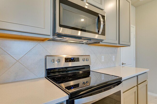 Building Photo - 3404 Becker Dr