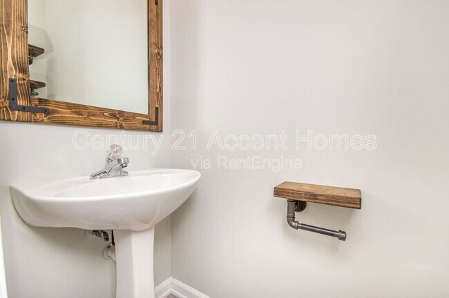Building Photo - 5522 Jowett Ct