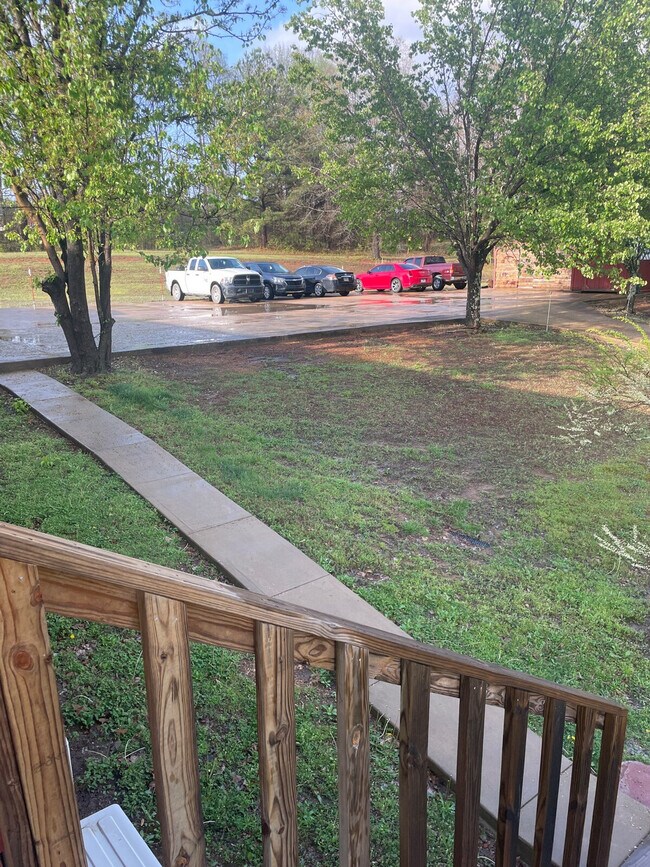 Building Photo - 198 Schools Dr