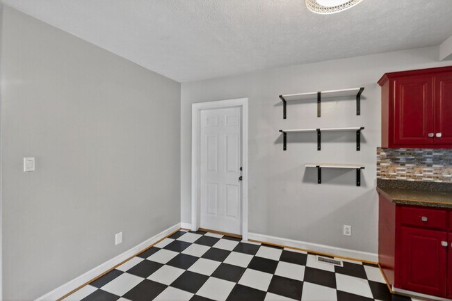 Building Photo - 4 Bedroom