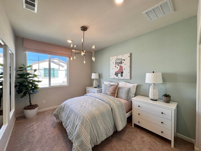 Building Photo - Brand New 4 Bedroom Home with Solar in Gat...