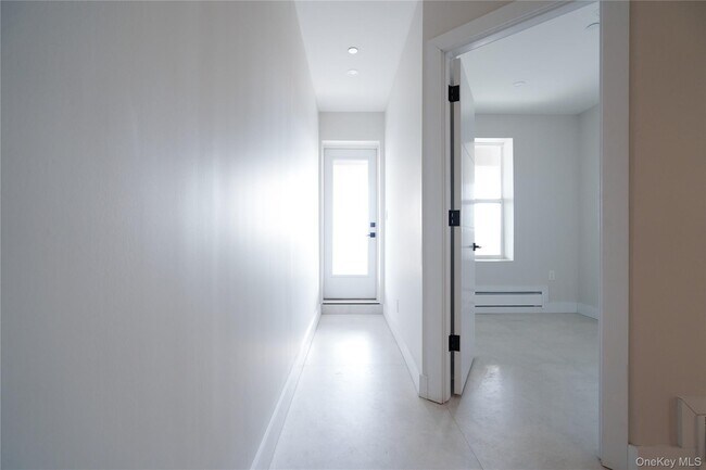 Building Photo - 1-31J W Broadway