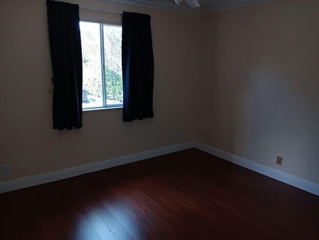 Building Photo - 4983 Pinemore Ln