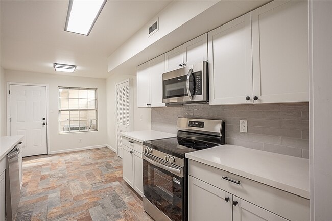 Building Photo - 6317 Ivanhoe Ln