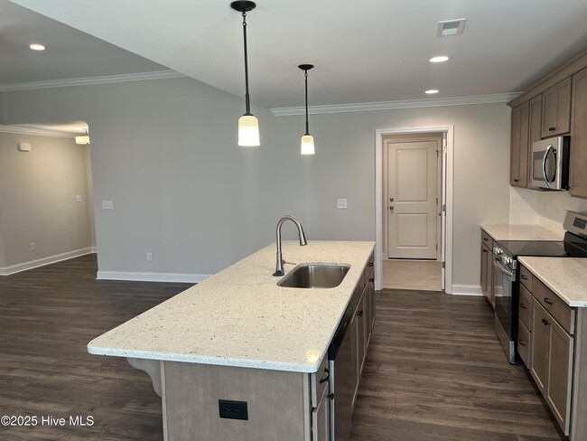 Building Photo - 2205 Rhinestone Dr