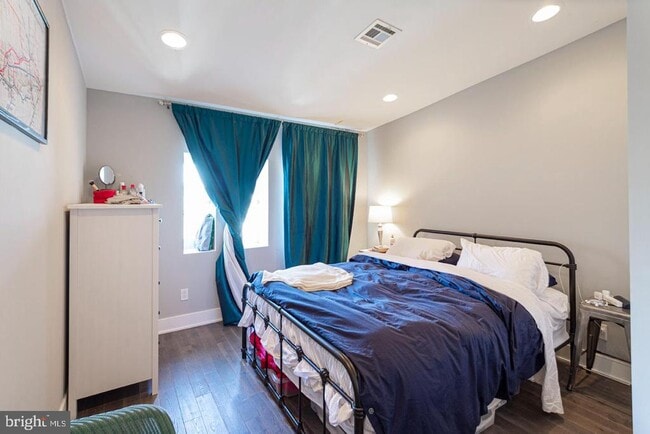 Building Photo - 135 N 3rd St