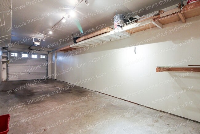 Building Photo - 625 NW Lost Springs Terrace