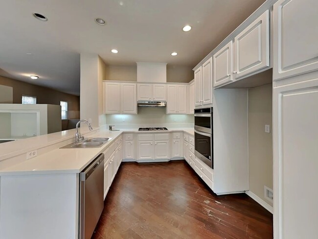 Building Photo - 28411 Hidden Hills Dr