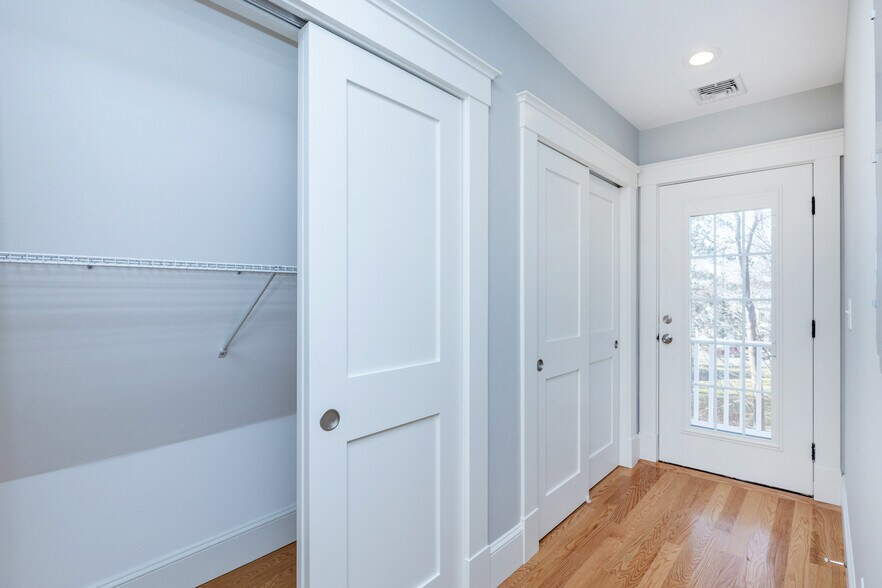 Building Photo - 4 East St