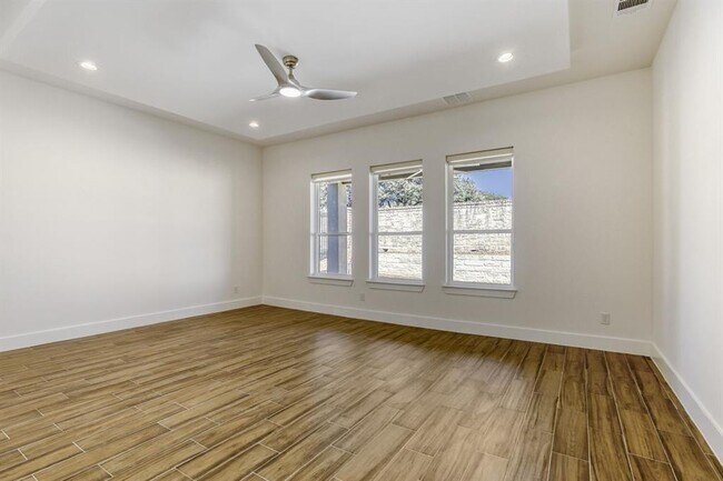 Building Photo - 9 Denbury Glen